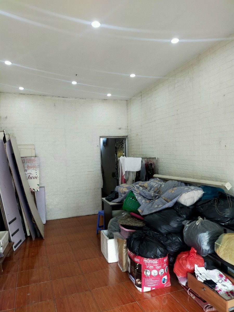 Quá hiếm Bán nhà Mặt phố khu Nguyễn Văn Linh,Long Biên,58m, Kinh doanh sầm uất giá chỉ nhỉnh 5 tỷ.