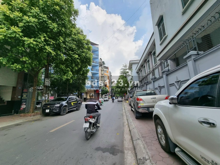 Bán đất phố Thiên Hiền, lô góc, ô tô tránh, vỉa hè, dt 80m2 x MT 16m, giá thương lượng