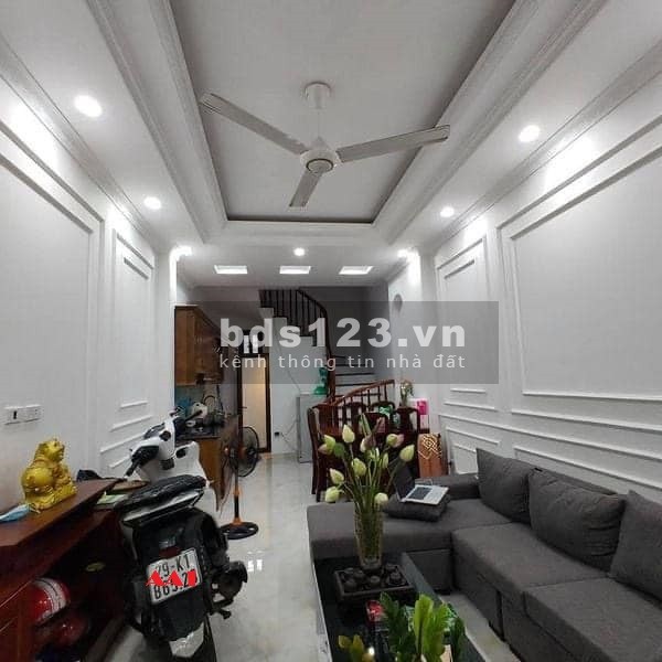 Bán nhà nguyên căn Hà Cầu, giá chỉ 2.7 tỷ, 5 tầng đẹp an sinh xã hội đỉnh, lh 0977690119.