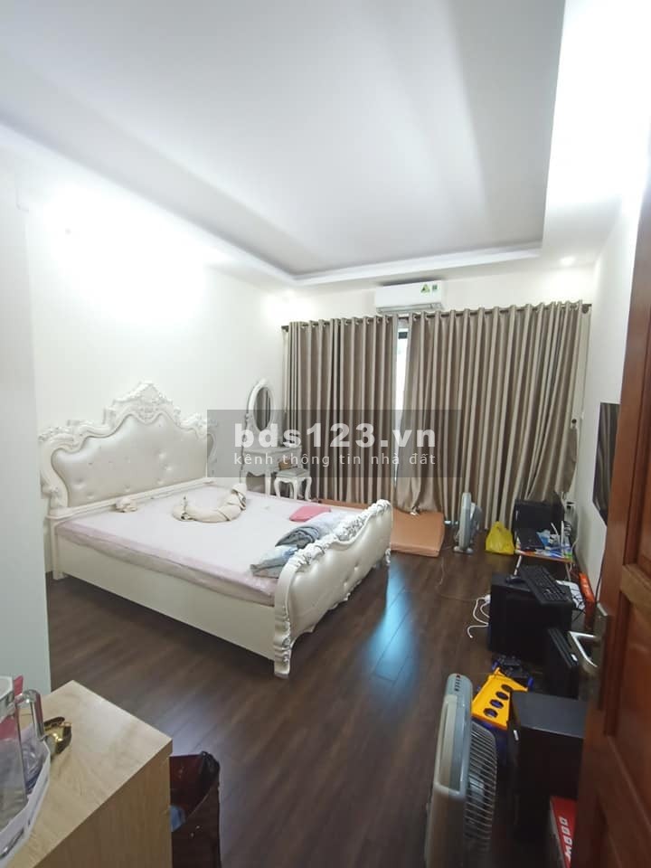 Bán nhà nguyên căn Hà Cầu, giá chỉ 2.7 tỷ, 5 tầng đẹp an sinh xã hội đỉnh, lh 0977690119.