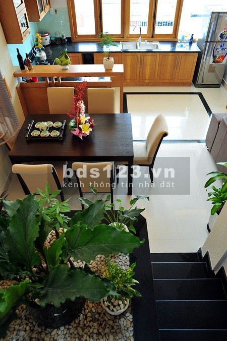 Bán nhà Ngô Gia Tự, Ngõ ô tô, làm văn phòng rất tiện, dt 80m2, 4 tầng, mặt tiền 6m, 5 tỷ hơn