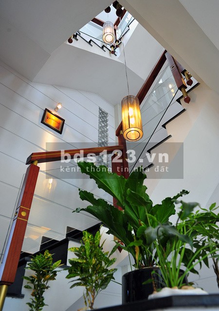 Bán nhà Ngô Gia Tự, Ngõ ô tô, làm văn phòng rất tiện, dt 80m2, 4 tầng, mặt tiền 6m, 5 tỷ hơn