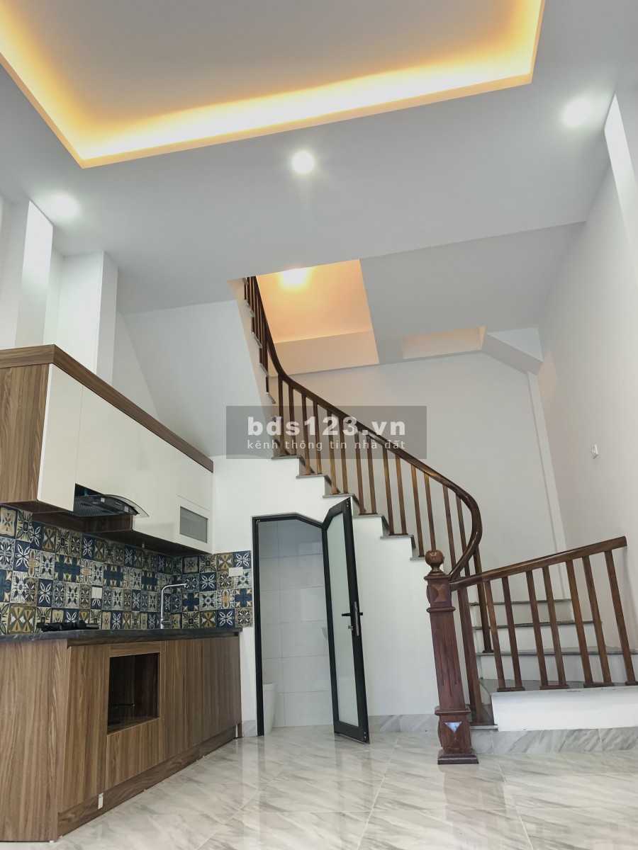 Bán nhà Ô Cách Quận Long Biên, dt 31m2, 5 tầng, 15m ra đường ô tô tránh, giá tốt mùa dịch