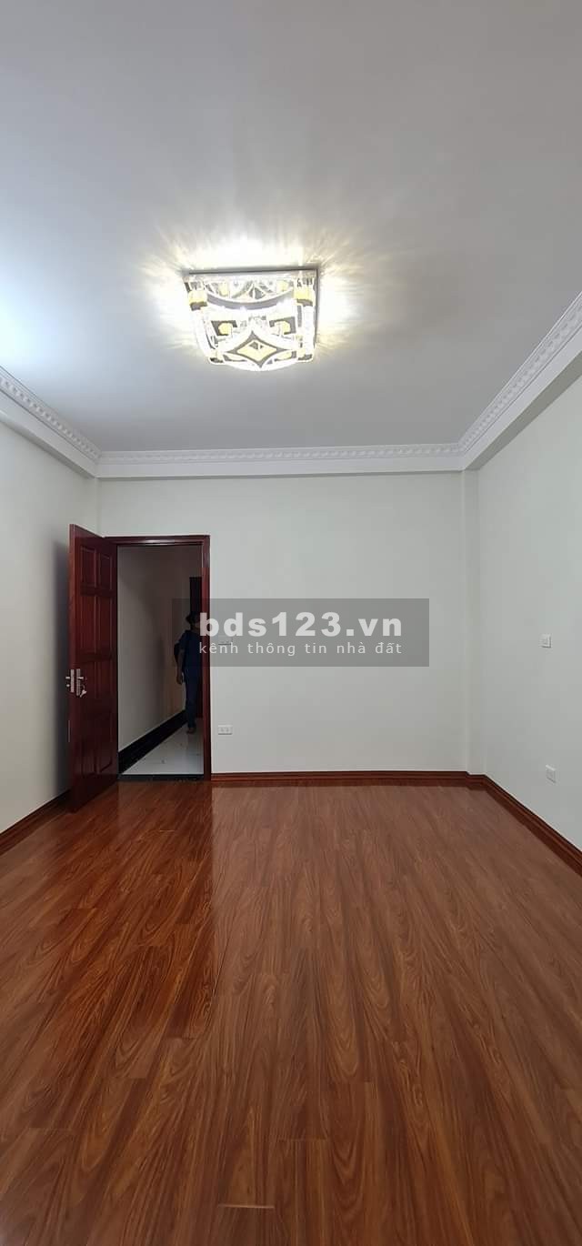 Vị trí đẹp, ô tô đỗ cửa Phố Xuân La, diện tích sử dụng 44m2, 6 tầng, 7PN, nhỉnh 4 tỷ