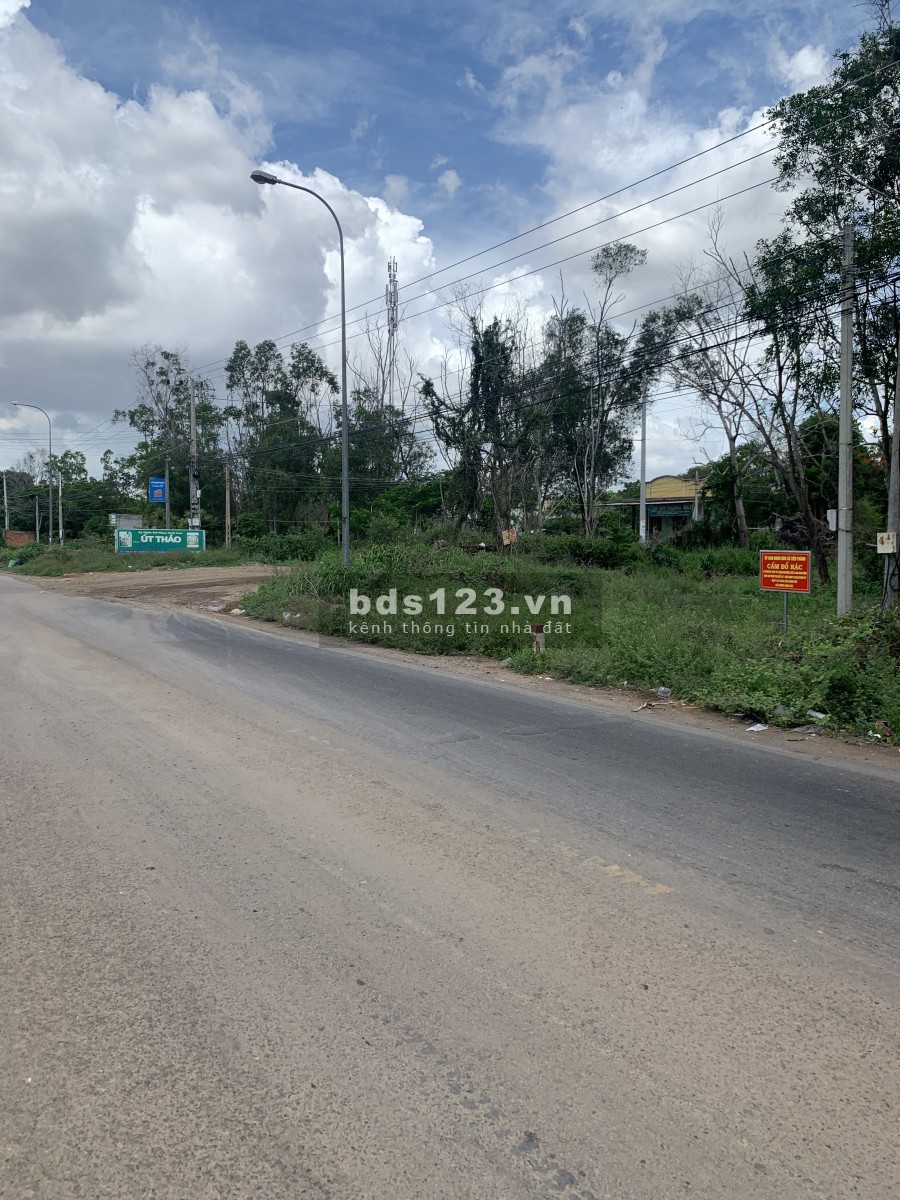 Bán đất Tiến Thành, diện tích sử dụng 2225m có 180m thổ cư, cách Phan Thiết 5km