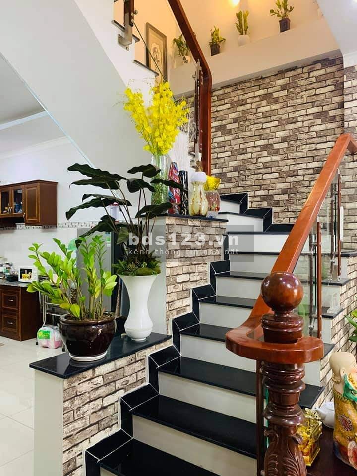 Bán nhà Đào Tông Nguyên, Nhà Bè, diện tích sử dụng 64m2, 3 lầu, giá bán 4.95 tỷ, tặng nội thất