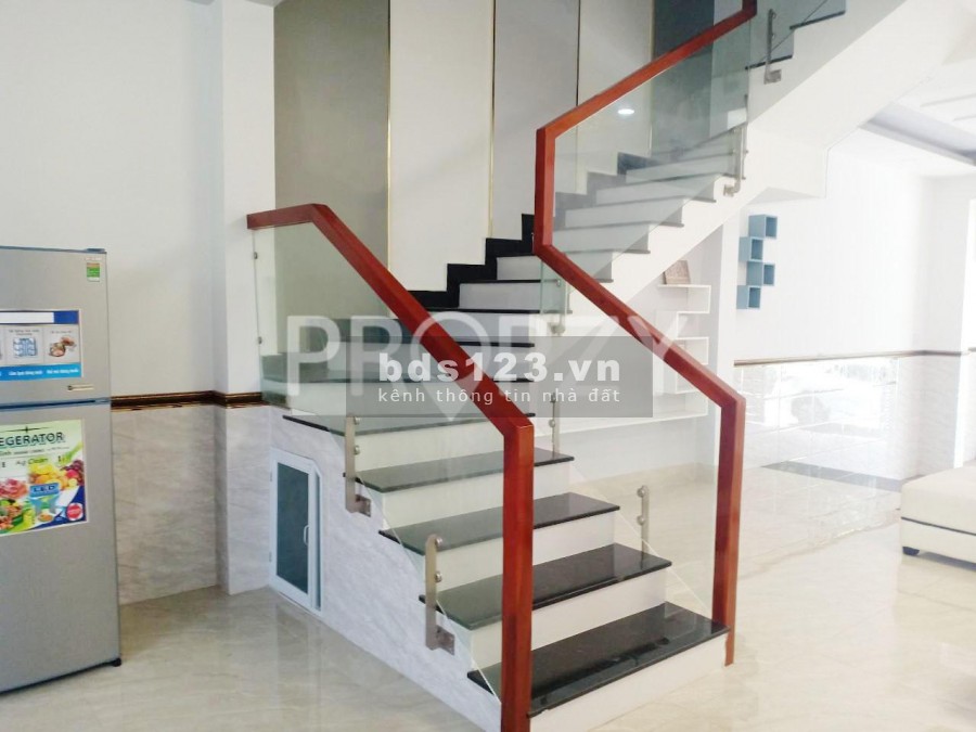Cho Thuê Nhà NC 1 Trệt 2 Lầu Có Sân Thượng Đường Nhựa Thông Thoáng Xã Phước Kiển, Huyện Nhà Bè
