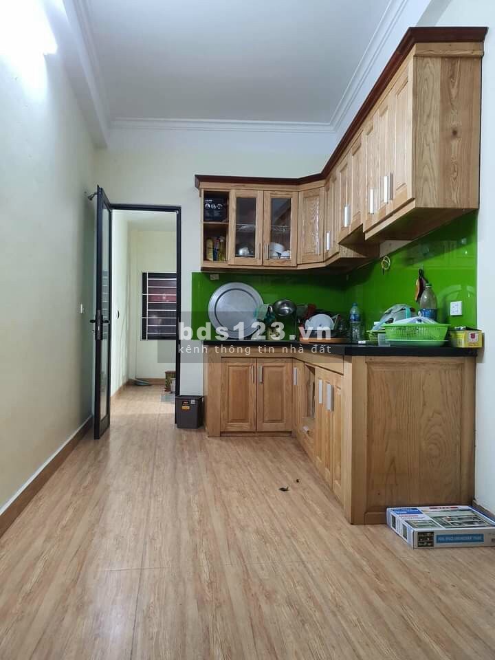 Bán nhà Nguyễn Văn Cừ diện tích 32m2, giá bán 2 tỷ, nhà thoáng 2 mặt khu dân trí cao