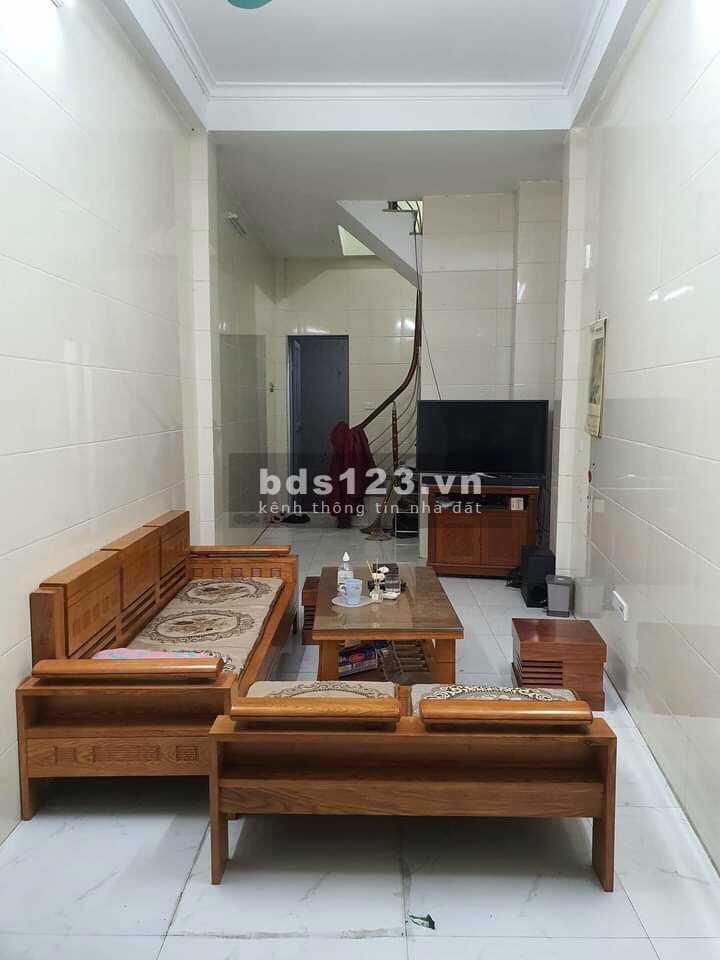Bán nhà Nguyễn Văn Cừ diện tích 32m2, giá bán 2 tỷ, nhà thoáng 2 mặt khu dân trí cao