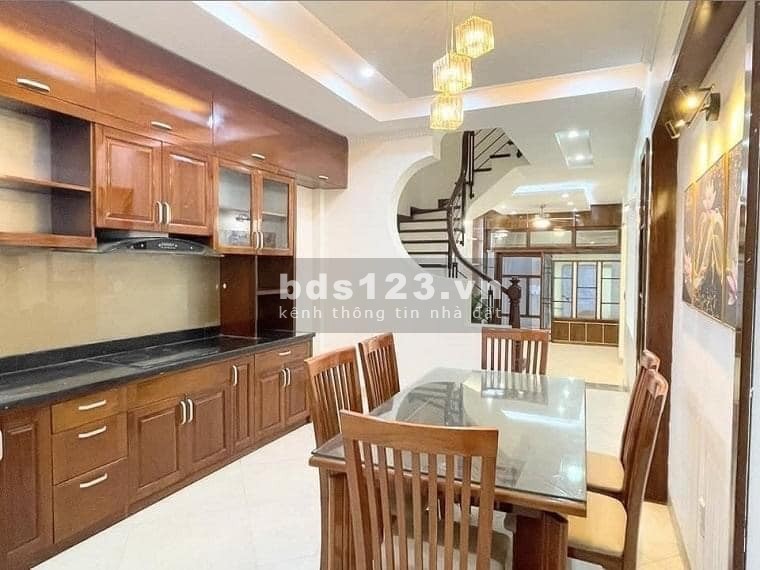 Bán nhà Nguyễn Văn Cừ ngõ thông thoáng ô tô tải tránh dt 68m2, 5 tầng, giá bán 6.2 tỷ