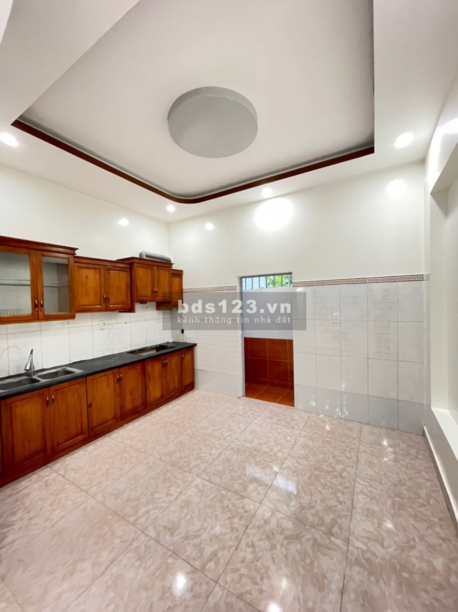 Chính chủ cần tiền bán gấp căn nhà 3,5 tầng trong ngõ tiền Tiền Phong. DTMB 48m2. DTSD 48 x 3,5