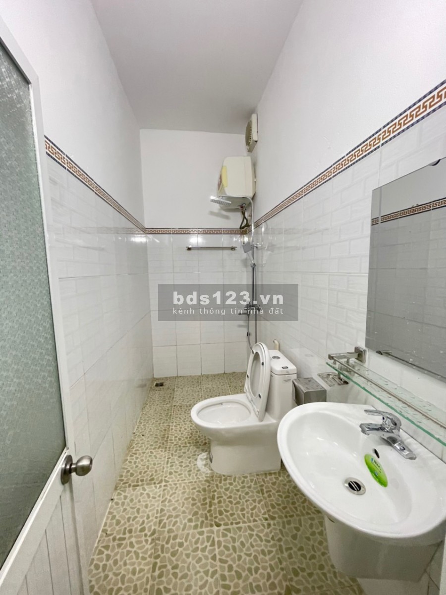 Chính chủ cần tiền bán gấp căn nhà 3,5 tầng trong ngõ tiền Tiền Phong. DTMB 48m2. DTSD 48 x 3,5