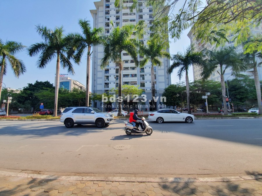 Chính chủ cần bán CHCC 5A Lê Đức Thọ, dt 70m2, 2PN, Gần ĐH thương mại, BX Mỹ Đình