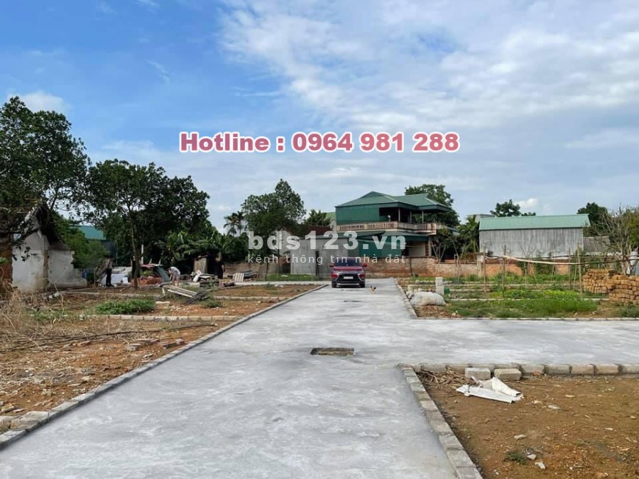 Bán gấp lô đất tiềm năng tại Hòa Lạc gần đường 420 giá chỉ 700 triệu/lô, sở hữu vị trí đắc địa