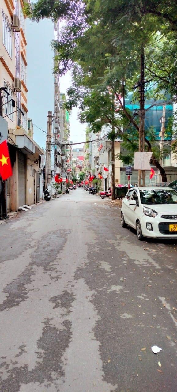Bán nhà mặt phố Đặng Văn Ngữ diện tích sử dụng 160m2 3 tầng mt 6.1m giá bán 30.5 tỷ