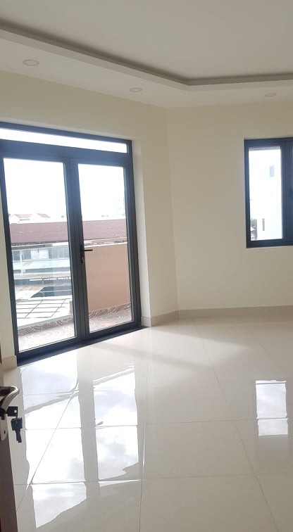 Bán nhà nguyên căn mặt tiền Lý Chiêu Hoàng giá bán 9 tỷ lô góc chiều ngang 5,7m Cấp 4