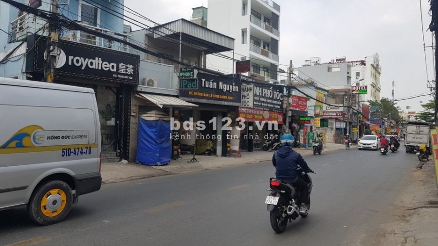 Cần bán nhà nguyên căn chính chủ Phan Huy Ích, nhà rộng bề thế giá chỉ 5,8 tỷ, lh 0394317796