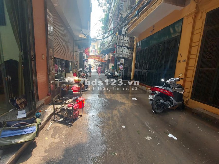 Bán nhà nguyên căn Hồng Mai, kinh doanh ô to đỗ cửa, dtsd 28.6m2, giá 3.4 tỷ, sổ sẵn