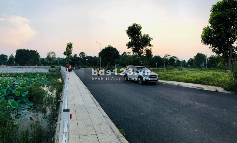 Chính chủ cần bán 1 lô duy nhất có view hồ vị trí đắc địa nhất khu Công nghệ Cao hòa lạc