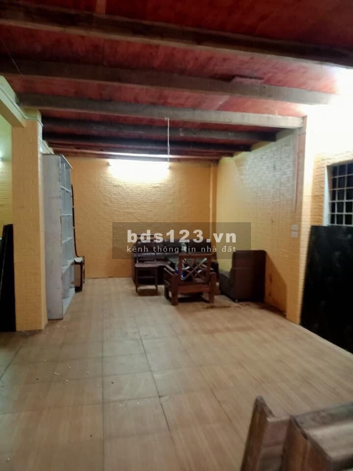 Bán nhanh nguyên căn nhà Đội Cấn diện tích 42m2, giá nhỉnh 60 triệu/m2, cách ô tô tránh 100m