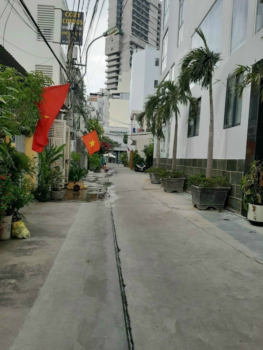 Bán nhà Phố Nha Trang, cách biển chỉ 3p đi bộ, dt 75m2, giá chỉ 6,350 tỉ.Lh: 0905050075 (Yến)