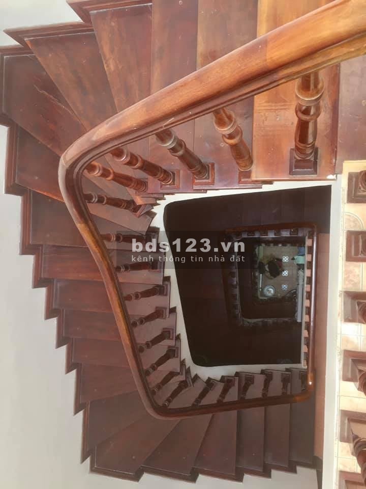 Bán nhà trong ngõ Pháo Đài Láng, mặt tiền 5,2m, dt 80m2 giá chỉ 8 tỷ, 10m ô tô tránh