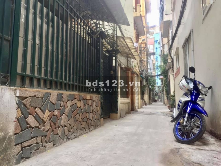 Bán nhà trong ngõ Pháo Đài Láng, mặt tiền 5,2m, dt 80m2 giá chỉ 8 tỷ, 10m ô tô tránh