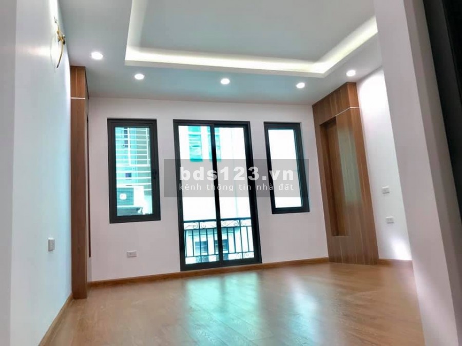 Bán nhà trong ngõ Pháo Đài Láng, mặt tiền 5,2m, dt 80m2 giá chỉ 8 tỷ, 10m ô tô tránh