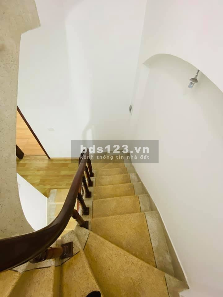 Nhà đẹp, ở ngay. Bán nhà mặt ngõ Trương Định. DT 31m2. 4 Tầng. MT 7m. Giá 2.95 Tỷ.