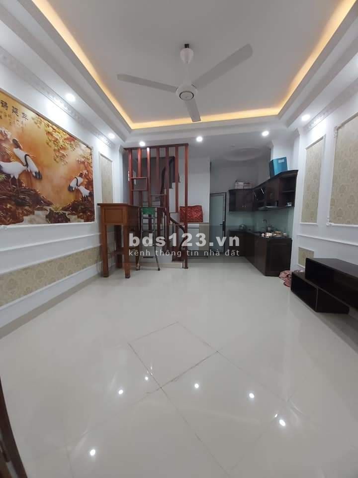 Siêu hiếm, bán gấp nhà Mai Phúc Long Biên, ở ngay 15m, ra ô tô dt 30m2, mt 4.1m, giá chỉ hơn 2 tỷ