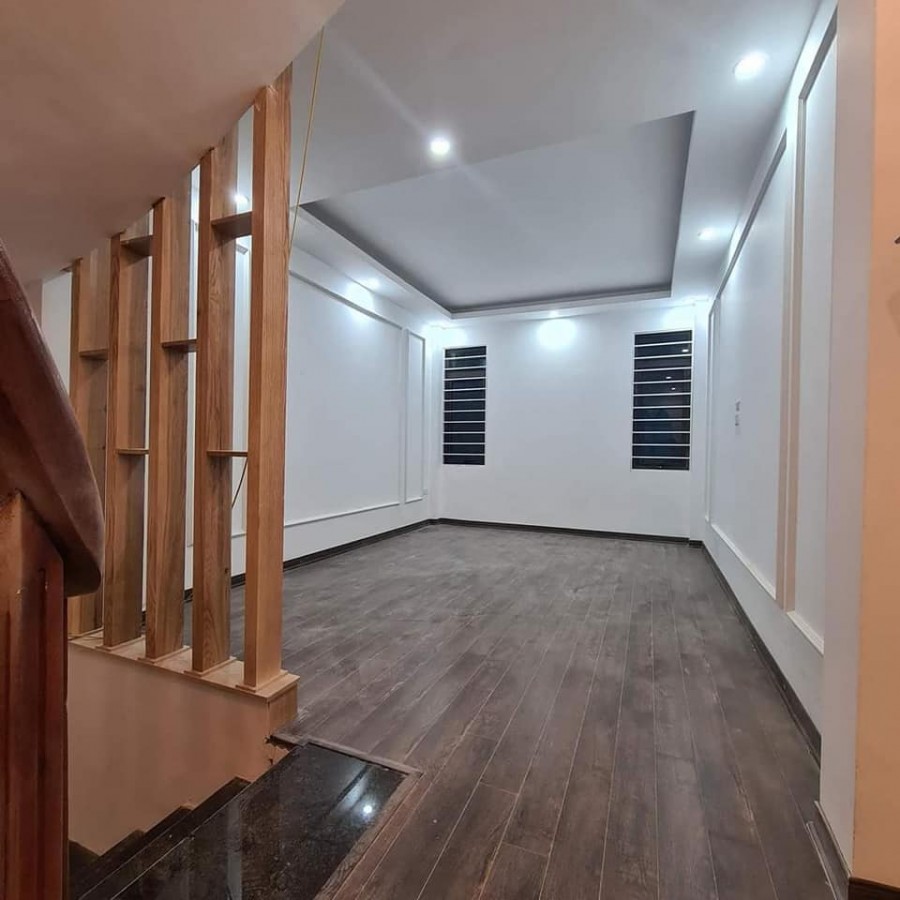 Nhà đẹp Tôn Thất Tùng diện tích 40m2 5 tầng giá 4,6 tỷ ngõ 3 gác vào ở được ngay