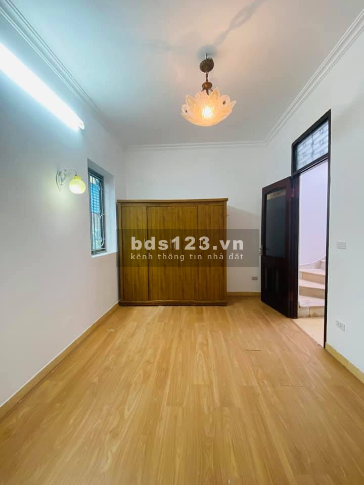 Nhà đẹp, ở ngay. Bán nhà mặt ngõ Trương Định. DT 31m2. 4 Tầng. MT 7m. Giá 2.95 Tỷ.