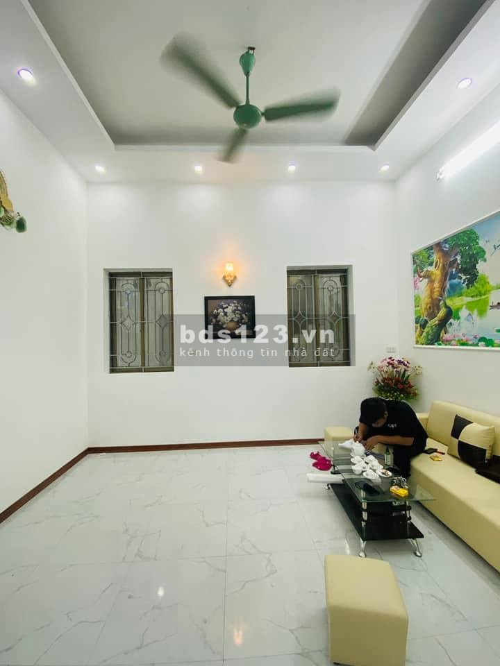 Nhà đẹp, ở ngay. Bán nhà mặt ngõ Trương Định. DT 31m2. 4 Tầng. MT 7m. Giá 2.95 Tỷ.