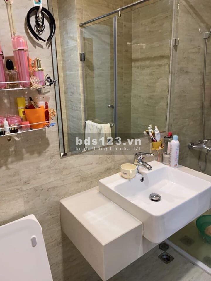 Chính chủ chuyển nhượng căn hộ 2 PN taị dự án chung cư cao cấp Roman Plaza.