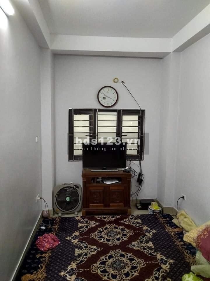 Bán nhà Xã Đàn 23m2. 1 bước ra phố, 3 gác đua. Nhà đẹp ở luôn. Giá 2.35 tỷ