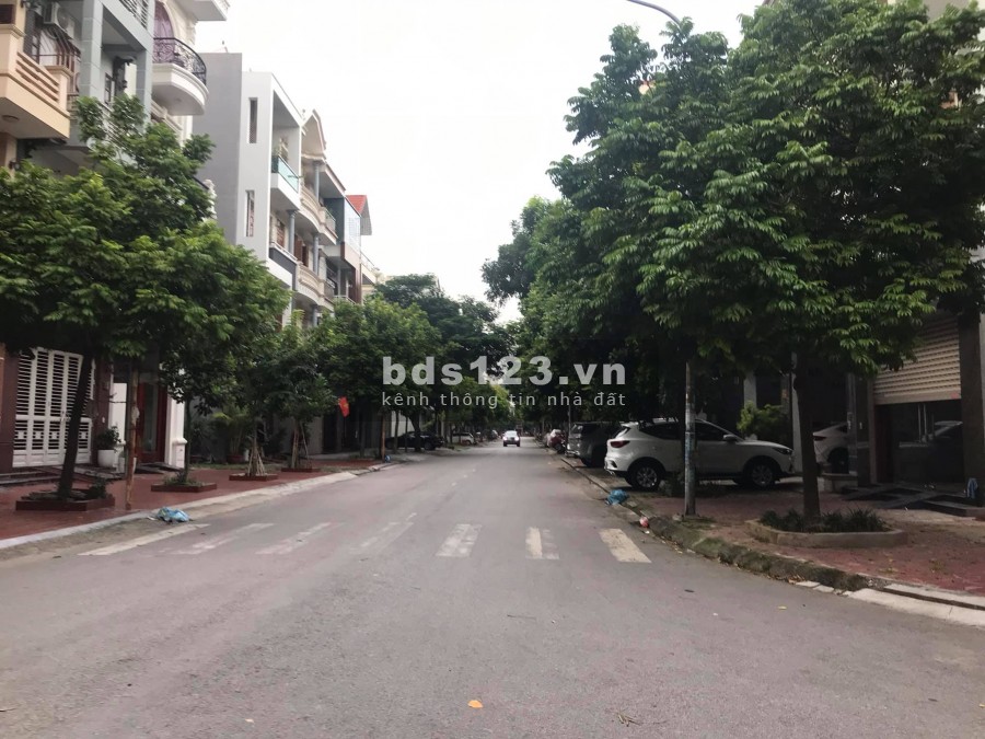 Bán đất mặt phố Ngô Bệ, TP HD, 76.2m2, mt 4.5m, đường 17.5m, vỉa hè 5m cực rộng