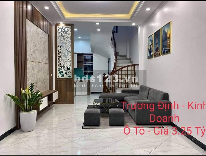 Trương Định diện tích nhà rộng 33m2, 3 tầng đúc, giá bán 3.25 tỷ mặt ngõ ô tô kinh doanh.