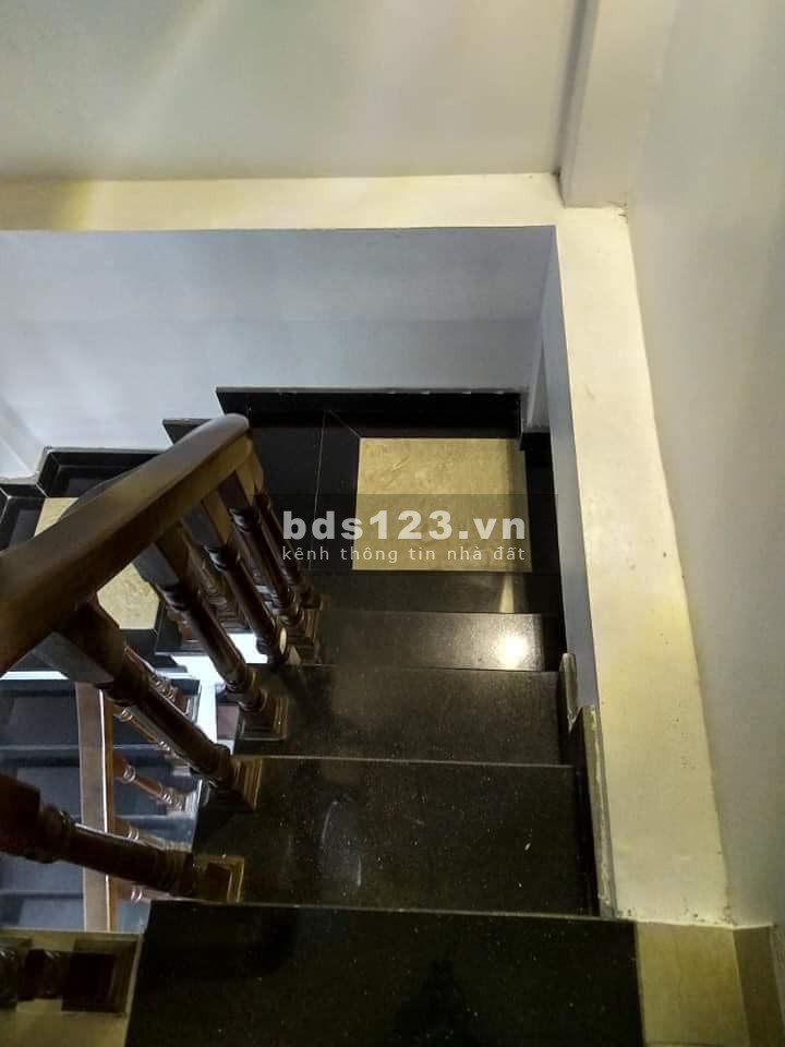 Bán nhà Xã Đàn 23m2. 1 bước ra phố, 3 gác đua. Nhà đẹp ở luôn. Giá 2.35 tỷ