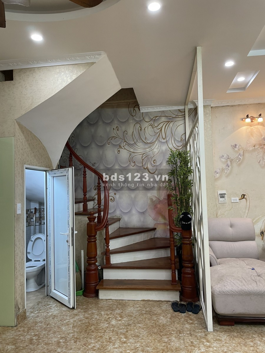 Cần bán Ngõ 34 Âu Cơ 48m2*4 tầng gần mặt phố Nghi Tàm 5.4 tỷ.