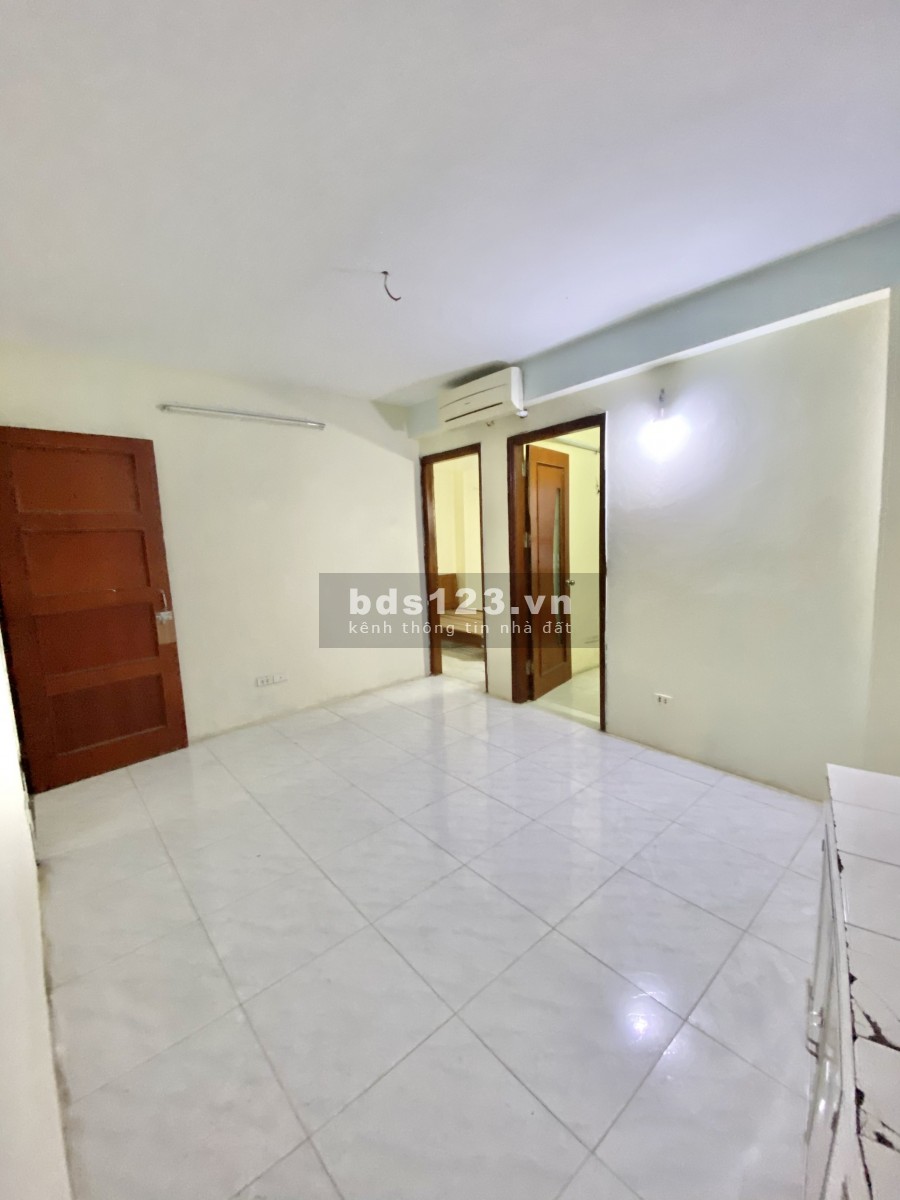 Có CCMN 2 pn 1 khách 50m2 tại 98 ngõ 42 Triều Khúc gần đường Nguyễn Trãi chỉ 4tr5/th
