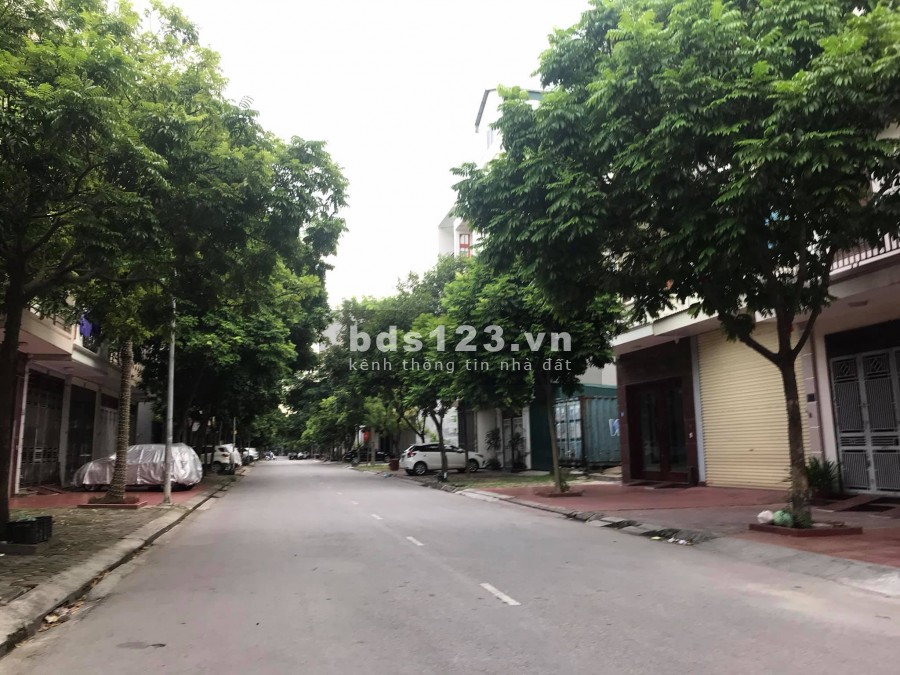 Bán đất mặt phố Ngô Bệ, TP HD, 76.2m2, mt 4.5m, đường 17.5m, vỉa hè 5m cực rộng