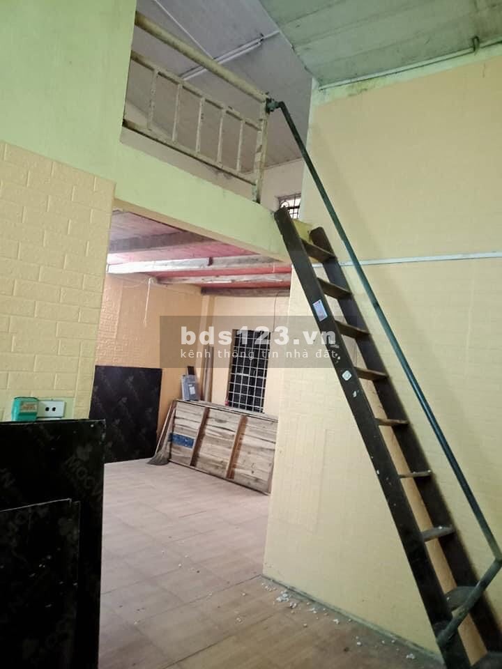 Bán nhanh nguyên căn nhà Đội Cấn diện tích 42m2, giá nhỉnh 60 triệu/m2, cách ô tô tránh 100m
