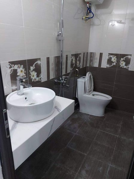 Bán Nhà Bồ Đề, Gần Hồ, giá cho thuê 20 triệu/tháng, giá bán 5.8 tỷ, lh 0979385668