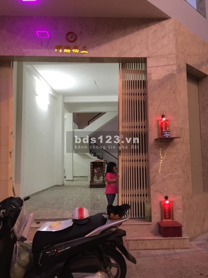 Cho thuê mặt bằng 2 mặt tiền, cặp hẻm, giá thuê thoả thuận nhanh, vị trí tiện kinh doanh