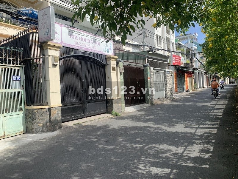 Nhà nát hẻm xe hơi, diện tích khủng Trường Sa, P.13, Phú…