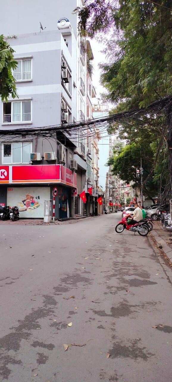 Bán nhà mặt phố Đặng Văn Ngữ diện tích sử dụng 160m2 3 tầng mt 6.1m giá bán 30.5 tỷ