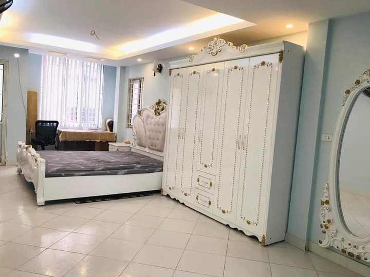 Cần bán nhà nguyên căn phố Minh Khai, dt 55m2, nhà đẹp 6 phòng nở hậu, ô tô giá 5 tỷ
