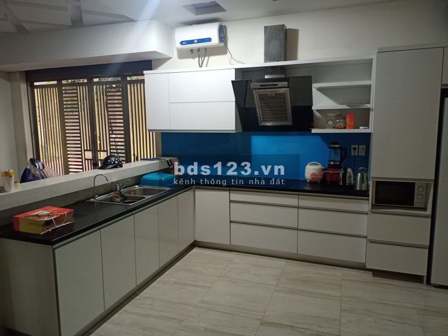 Mặt phố Quận Cầu Giấy, lô góc, 3 ô tô tránh, vỉa hè, kinh doanh, 85m2, MT 6.6m, 20 tỷ