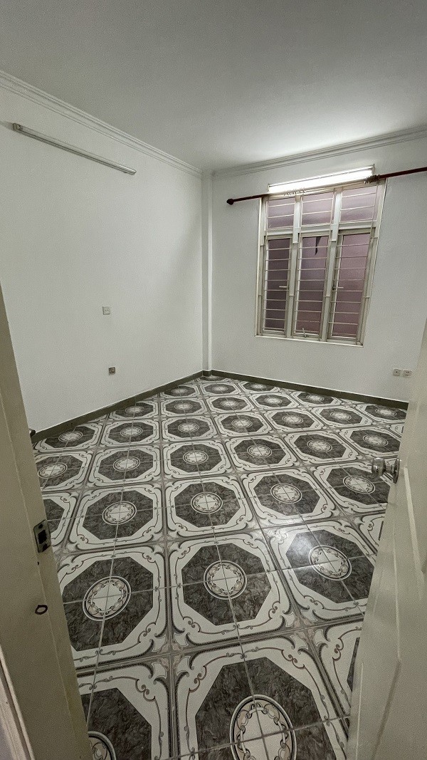 Chính chủ Bán nhà tại ngõ 366 Ngọc Lâm, Long Biên DT 56.5m2x3 tầng Giá 4.3 tỷ LH 0913160781