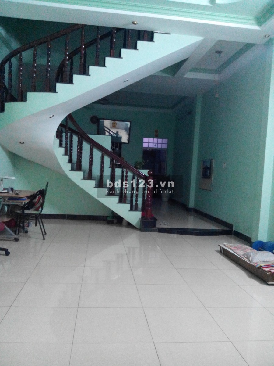 Bàn gấp nhà mặt tiền đường 10m, gần chợ Thới Tứ, gần khu công nghiệp Tân Thới Hiệp